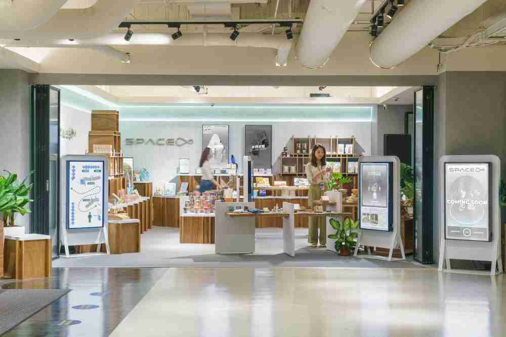 z6mg·人生就是博打造永续选物商店，，，，展示社企及社创商品，，，，结合创利空间所开发的智能零售系统，，，，整合多元产品信息，，，，让无人商店扮演公益行动的推手