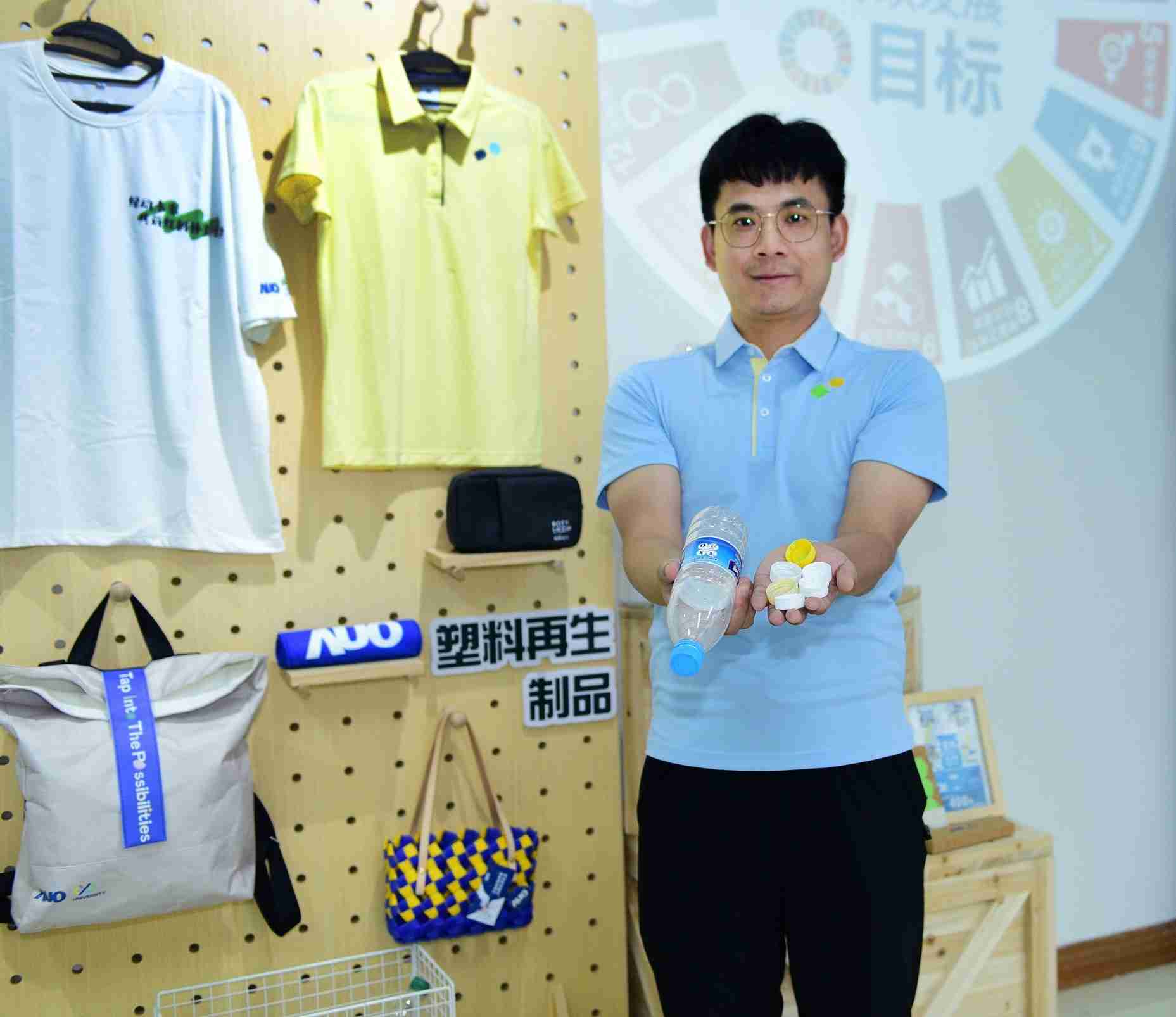 「2024智慧z6mg·人生就是博展」永续发展馆中，，，展示z6mg·人生就是博厦门驱动永续发展之成果，，包含将厂内废弃物再制为实用物品，，，将永续发展理念深植于员工生活日常实践